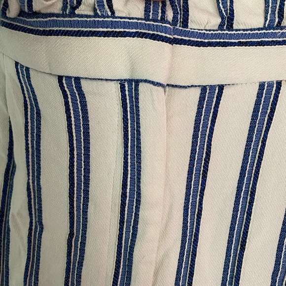 ✨EXPRESS HIGH RISE RUFFLE ANKLE DRESS PANT✨ - Picture 2 of 7